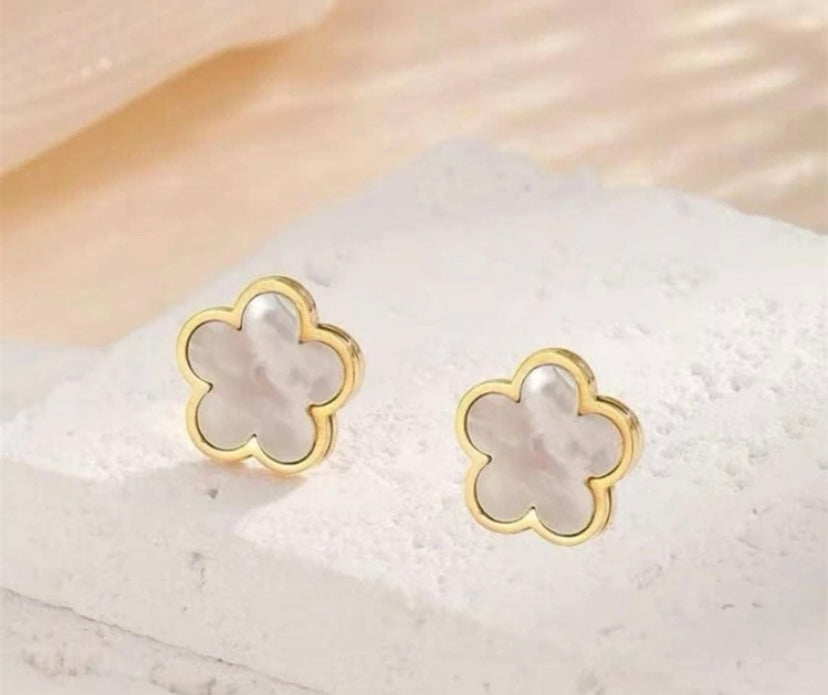 Clover Studs