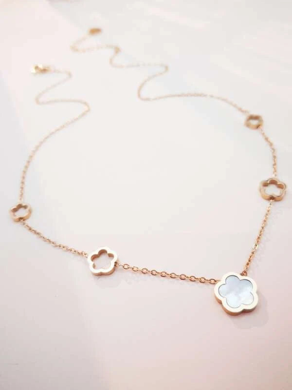 Elana Clover Pendant Necklace