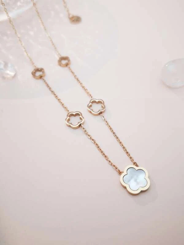 Elana Clover Pendant Necklace